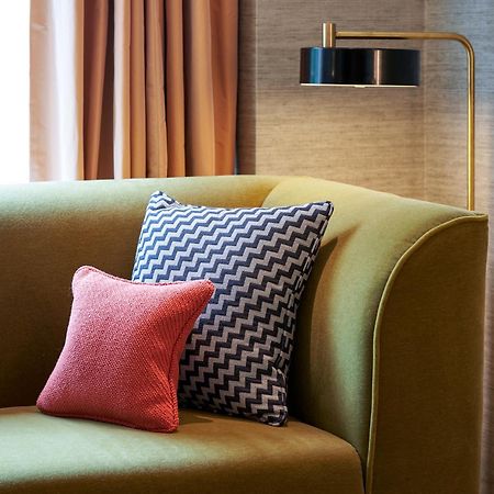 The Fitzwilliam Hotel Dublin Exteriér fotografie A sofa with cushions