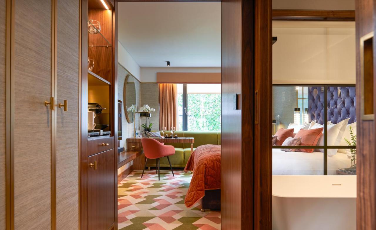 The Fitzwilliam Hotel Dublin Exteriér fotografie A suite at the hotel