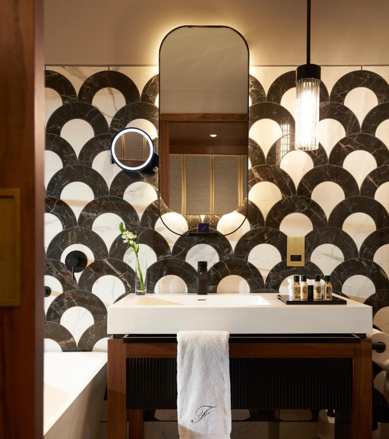 The Fitzwilliam Hotel Dublin Exteriér fotografie Bathroom