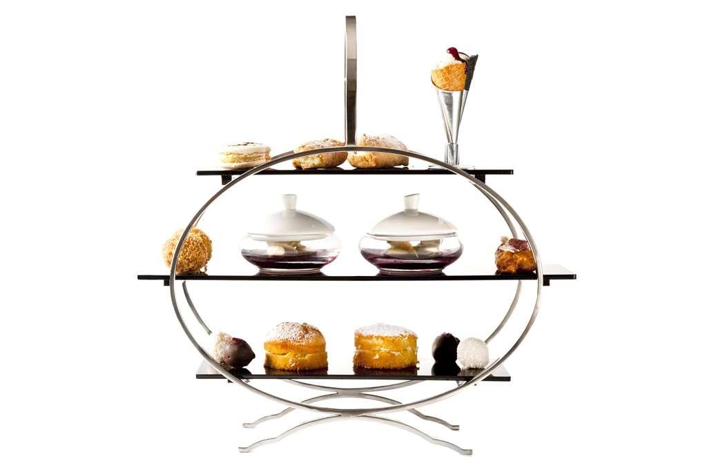 The Fitzwilliam Hotel Dublin Zařízení fotografie A cake stand