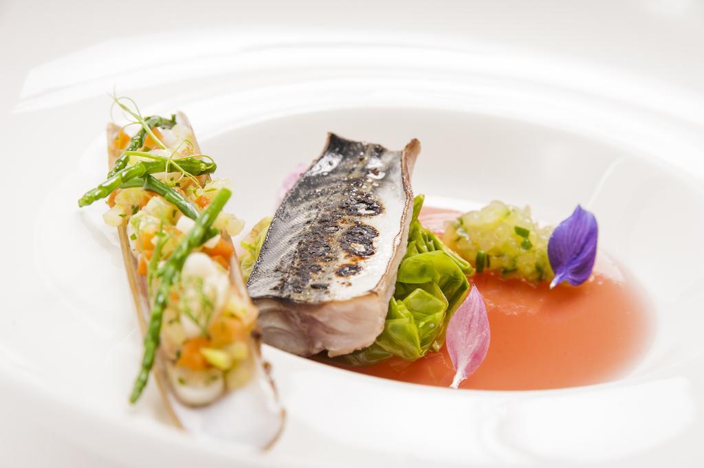 The Fitzwilliam Hotel Dublin Exteriér fotografie A modern French dish