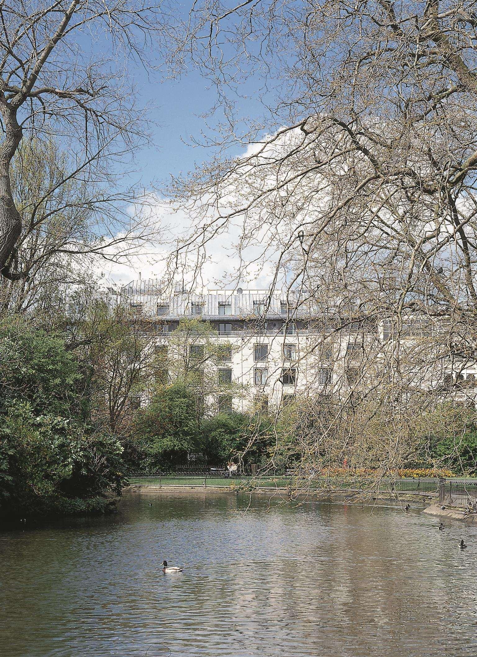 The Fitzwilliam Hotel Dublin Exteriér fotografie The former Royal Naval College, where the school was located from 1946 to 1993