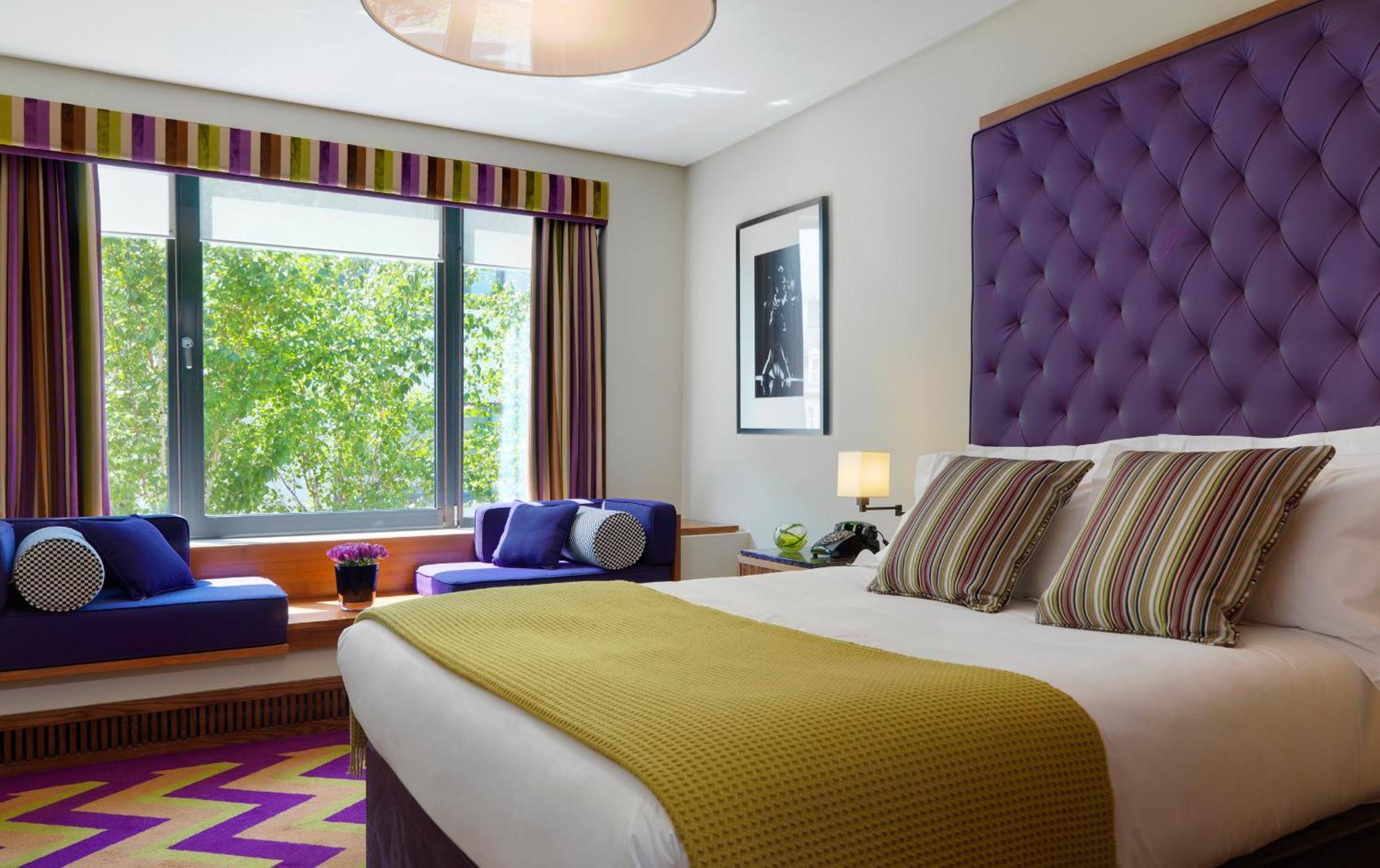 The Fitzwilliam Hotel Dublin Exteriér fotografie A bedroom at the Hilton London Paddington