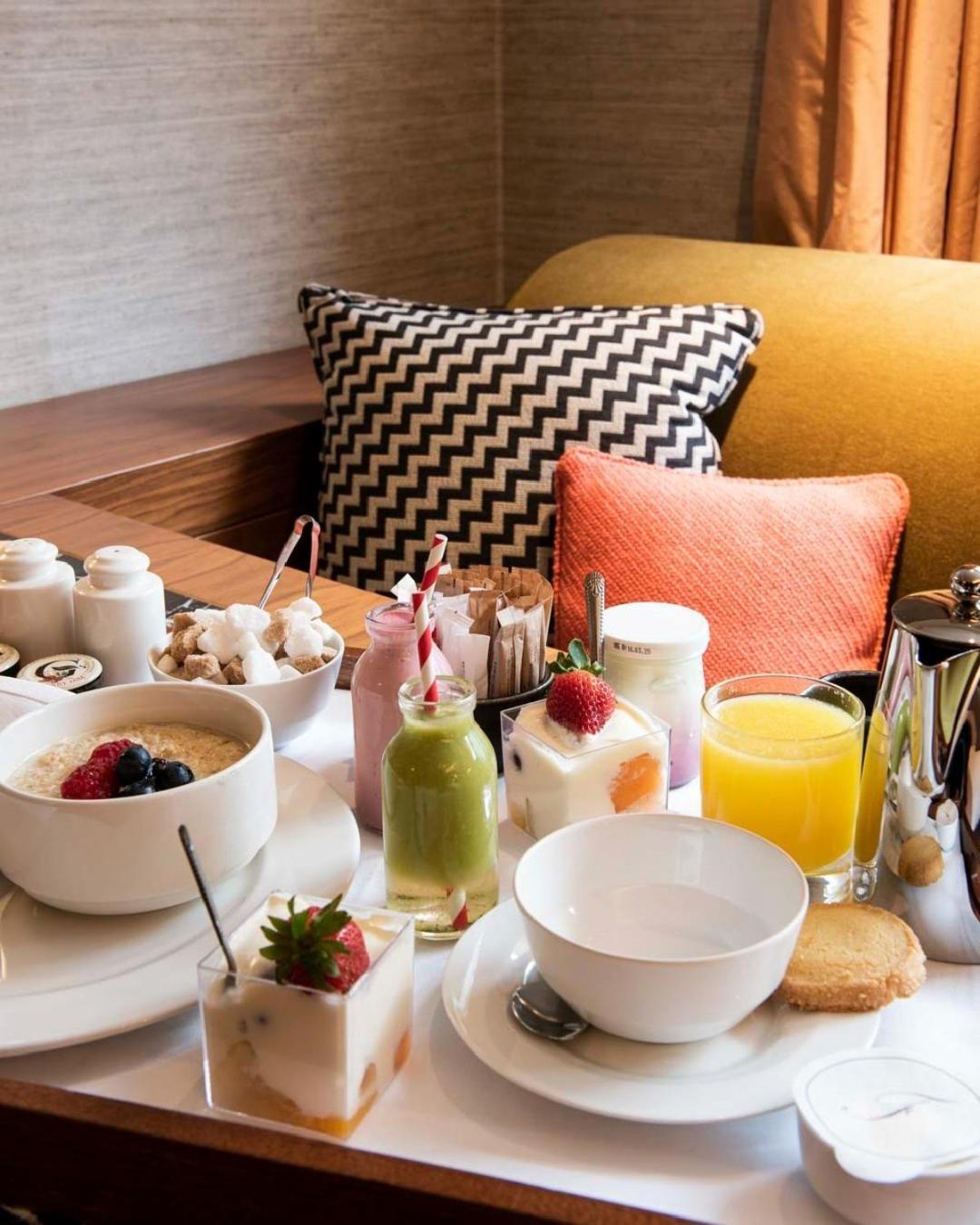 The Fitzwilliam Hotel Dublin Exteriér fotografie A selection of breakfast items