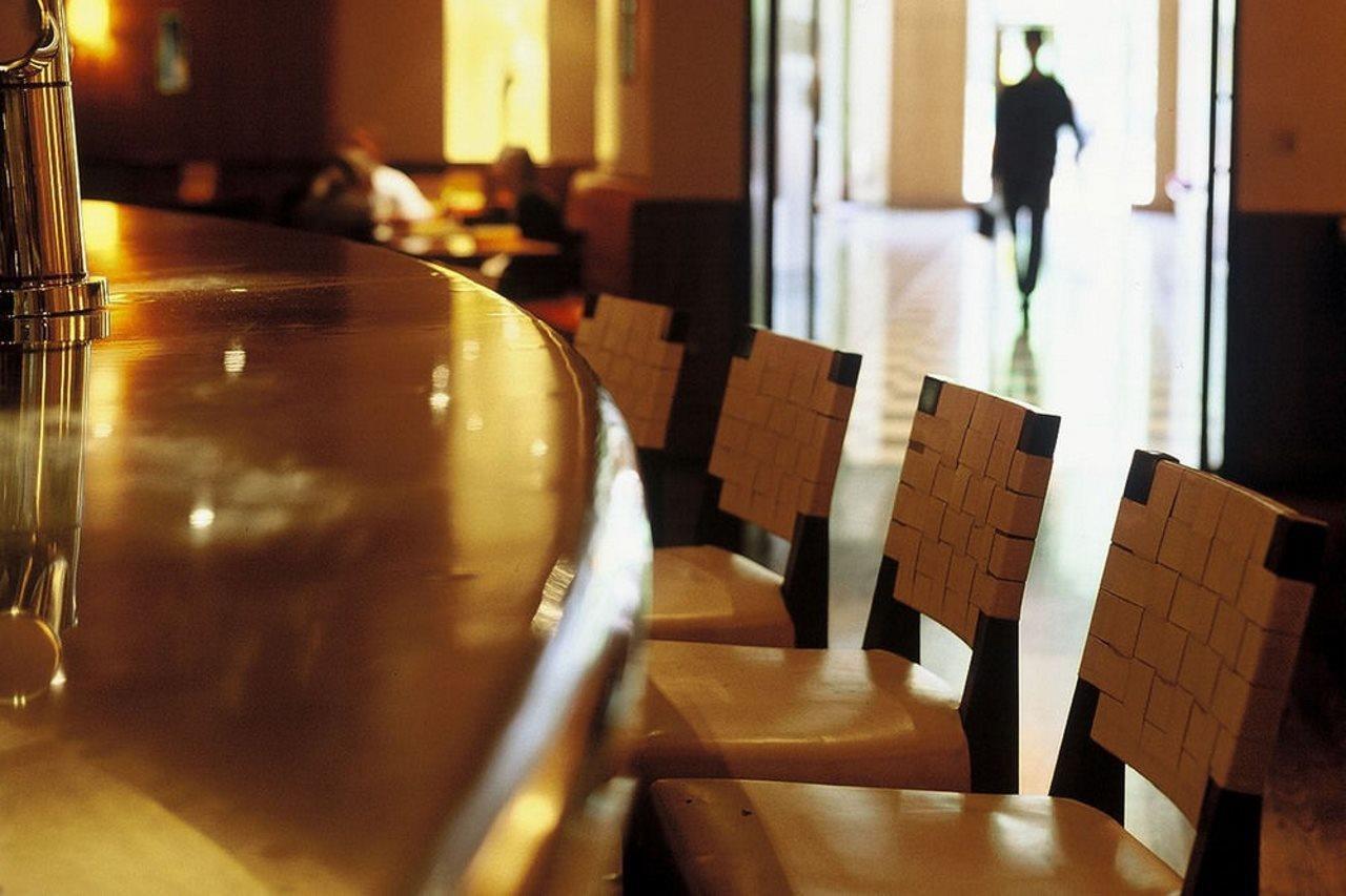 The Fitzwilliam Hotel Dublin Exteriér fotografie The bar at the hotel
