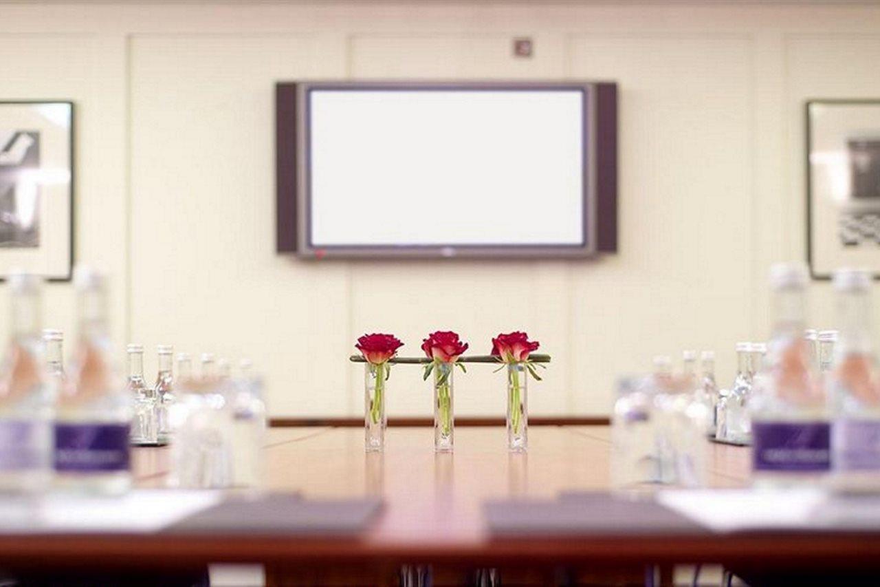 The Fitzwilliam Hotel Dublin Exteriér fotografie A meeting room at the hotel